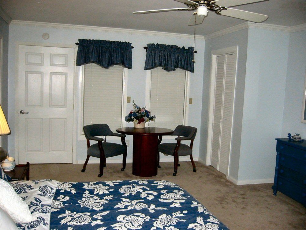 Rock Laurel Bed And Breakfast Candler Exterior photo